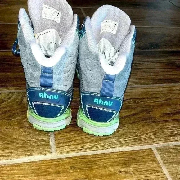 Ahnu hiking boots - Picture 3 of 3